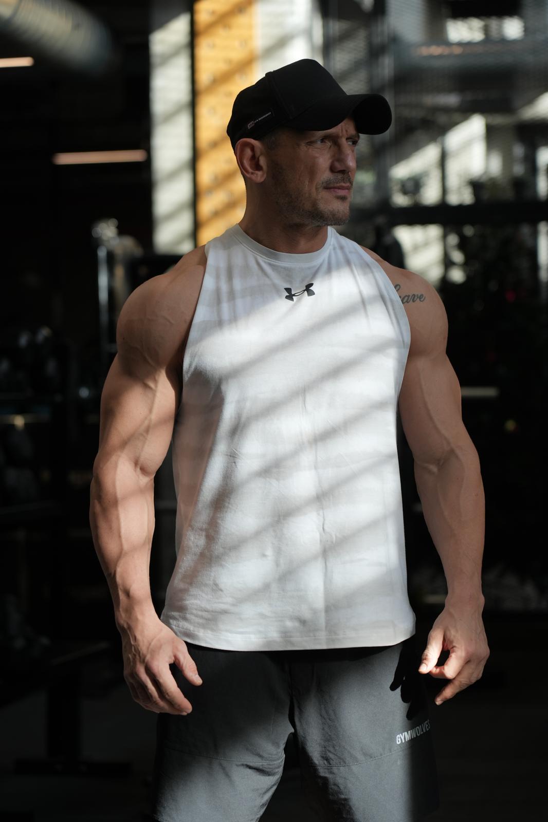 Ertan Balaban spor salonunda portresi